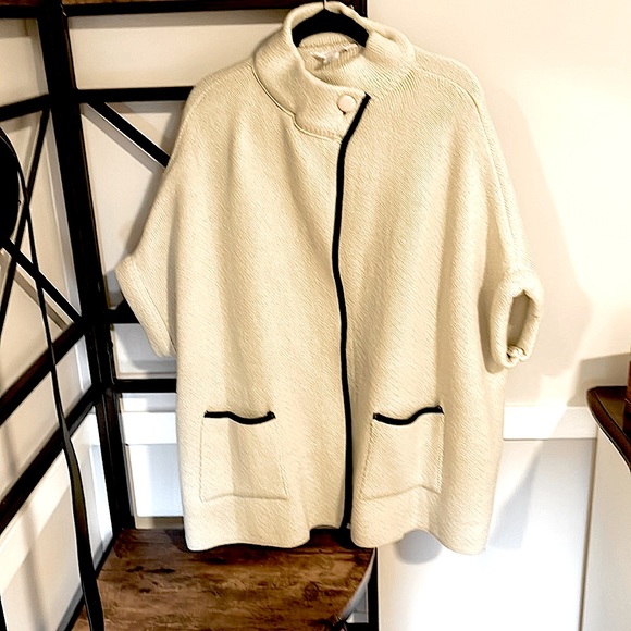 LC Lauren Conrad Sweaters - NWOT LC Lauren Conrad Poncho
